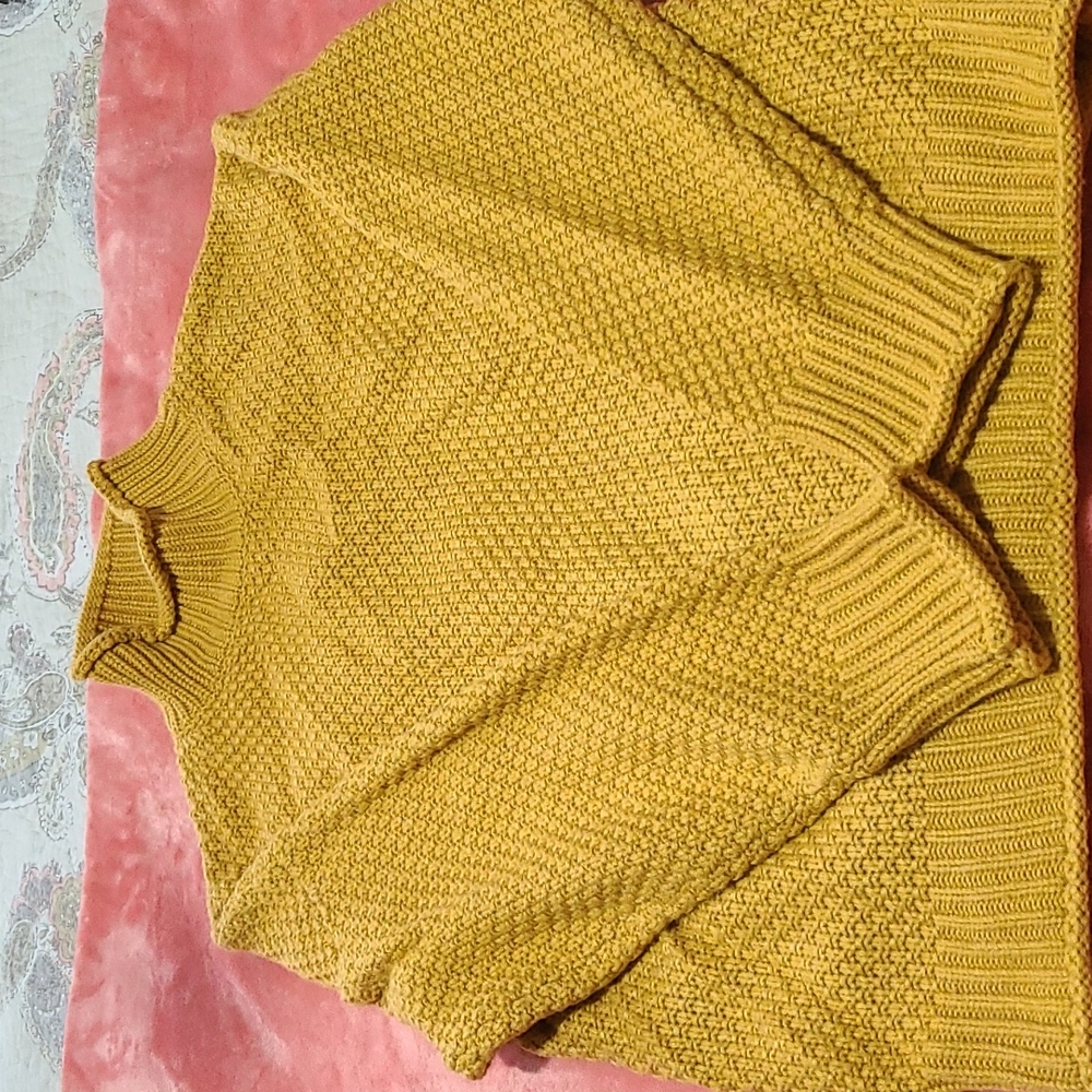 Sweater. - Picture 5 of 10